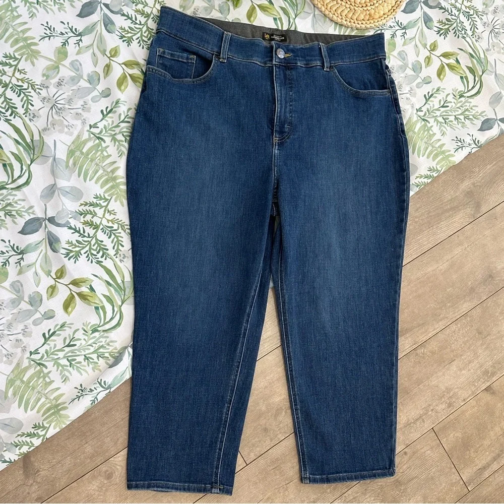 Lee Plus Women’s Relaxed Fit Tapered Leg High Rise Denim Blue Jeans 20W Medium